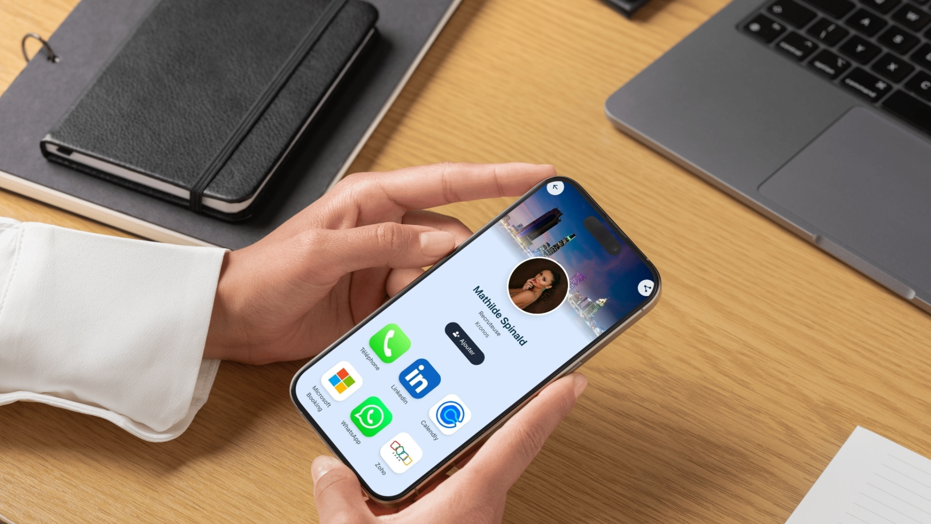 Une carte de visite Linko affichée sur un téléphone